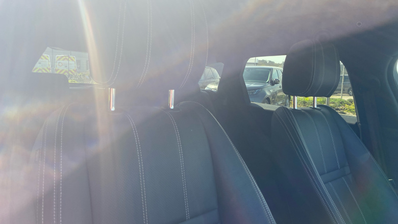 Land Rover Range Rover Velar 3.0 D300 MHEV R-Dynamic SE 5dr Auto Diesel Estate